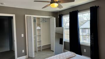 5 bedrooms, desk, iron/ironing board, free WiFi