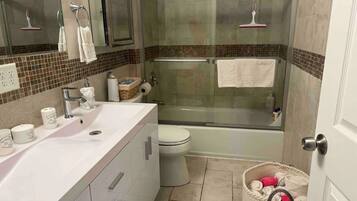 Combined shower/bathtub, hair dryer, towels, soap
