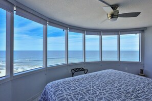1 bedroom, free WiFi, bed sheets - Oceanfront 1 BR Condo, BEST VIEWS on the Beach Honeymoon Favorite PeckPlaza 19NE (Daytona Beach Shores)