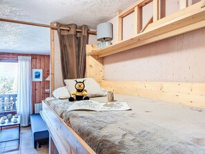 1 Schlafzimmer, Reisekinderbett, kostenloses WLAN, Bettwäsche