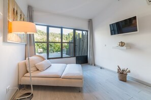 Smart-TV, peis, bøker og printere