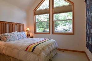 3 bedrooms, iron/ironing board, travel cot, free WiFi - Near Glacier Park and Big Mountain (Columbia Falls)