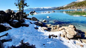 A clear lake surrounded by snow-covered rocks and mountains. - SPECIAL DISCOUNT on Penthouse in NorthstarVillage,a wonderful getaway (Truckee)
