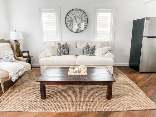 Shore Thing - Private Beach Cottage in heart of Old Town with Heated Pool