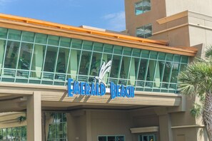 Exterior - Emerald Bch Resort, Oceanfront! 6th Floor! Free Beach Chairs! Starbucks! Skybar! (Panama City Beach)
