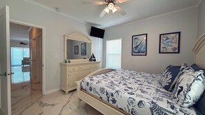 3 bedrooms, iron/ironing board, free WiFi, bed sheets - El Tesoro a Beautiful 3 Bedroom 2 Bath Marathon Home w/ Private Pool & Dock (Marathon)