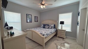 3 bedrooms, iron/ironing board, free WiFi, bed sheets - El Tesoro a Beautiful 3 Bedroom 2 Bath Marathon Home w/ Private Pool & Dock (Marathon)