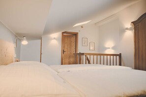 2 Schlafzimmer, Zimmersafe, Schreibtisch, Reisekinderbett