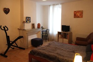 2 bedrooms, iron/ironing board, travel crib, WiFi