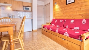 Interior - Cozy apartment at the slopes with pool (Flumet)