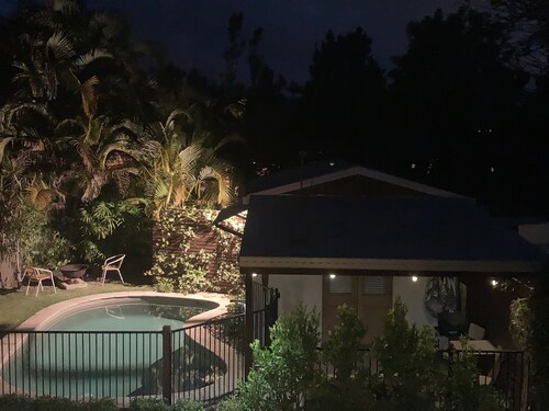 Boudoir on Bryce St - (Pet Friendly to ONE, SMALL non hair shedding dog 4.5kg)