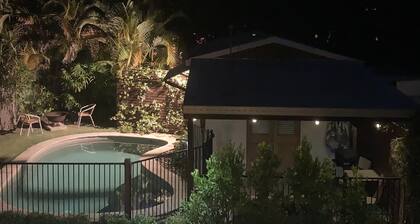 Boudoir on Bryce St - (Pet Friendly to ONE, SMALL non hair shedding dog 4.5kg)