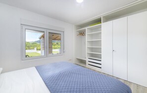 2 bedrooms, iron/ironing board, travel cot, free WiFi