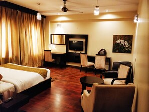 Executive Room | Minibar, individually decorated, individually furnished, desk - The Claire (Gurugram)