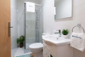 Bruser, hårtørrer, håndklæder, Shampoo