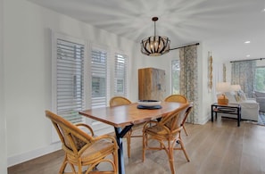 Dining - 44 Fairway Dunes by AvantStay | Steps from Beach, Pool, Tennis/Pickleball Courts (Isle of Palms)