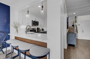 Fridge, microwave, oven, stovetop - 44 Fairway Dunes by AvantStay | Steps from Beach, Pool, Tennis/Pickleball Courts (Isle of Palms)