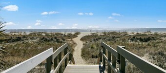 7C Mariners Walk by AvantStay | Beautiful Porch, Easy Access to Pool + Beach