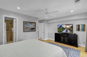 2 bedrooms, iron/ironing board, free WiFi, bed sheets - 7C Mariners Walk by AvantStay | Beautiful Porch, Easy Access to Pool + Beach (Isle of Palms)