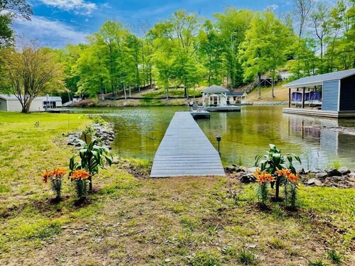 Waterfront: Caiman Cove 