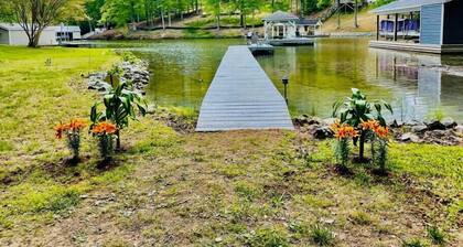 Waterfront: Caiman Cove