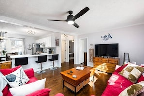 TV - Waterfront: Caiman Cove  (Semora)