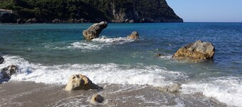 Moderne Villa mit Pool, am Corfutrail und in Meernähe