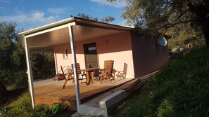 تناول الطعام بالخارج