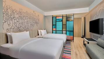 aloft Double Room, Quarto, 2 camas de casal, para não fumantes, sacada | Cofres nos quartos, escrivaninha, ferros/tábuas de passar roupa