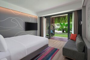 Room, 1 King Bed, Garden View (Terrace) | In-room safe, desk, iron/ironing board, bed sheets - Aloft Bali Kuta at Beachwalk (Kuta)