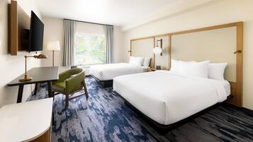 Daunenbettdecken, Schreibtisch, laptopgeeigneter Arbeitsplatz