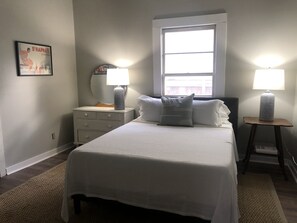 2 slaapkamers, een strijkplank/strijkijzer, gratis wifi, beddengoed