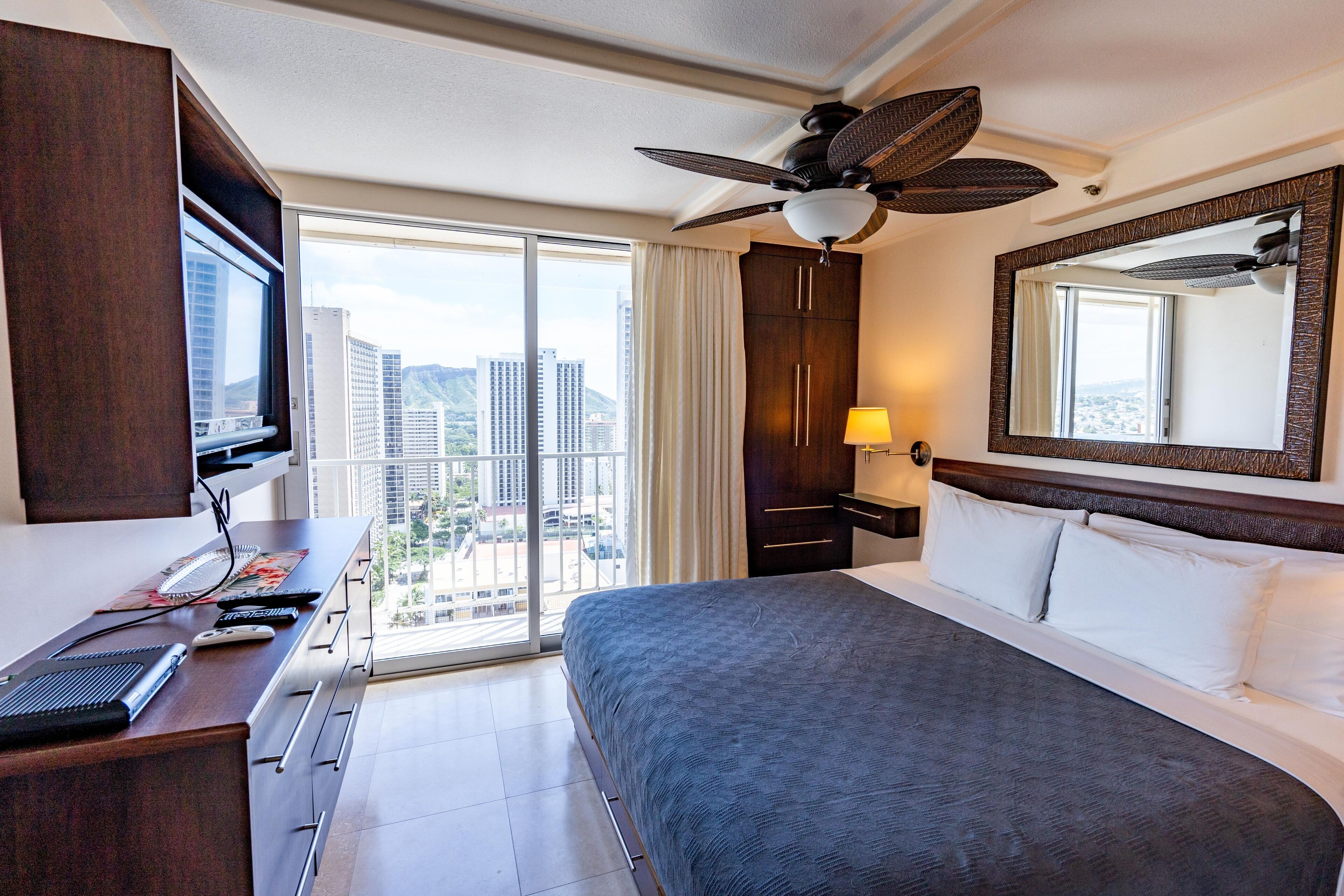 1 slaapkamer, een strijkplank/strijkijzer, internet, beddengoed