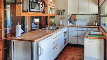 Frigorifero, piano cottura, macchina per tè/caffè