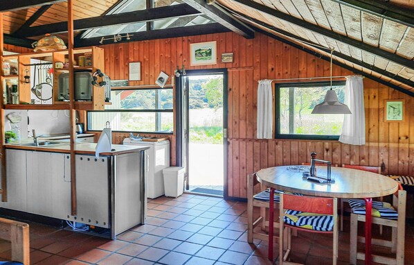 Réfrigérateur, plaque de cuisson, cafetière/bouilloire