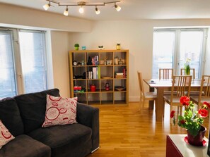 Apartment | Living room | 30-inch TV with digital channels - Remarkable 2 Bed Apartment in Edinburgh (Edinburgh)