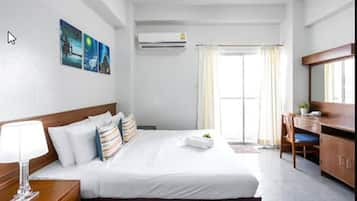 In-room safe, desk, iron/ironing board, free WiFi