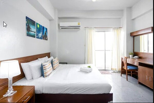 ตู้นิรภัยในห้องพัก, โต๊ะทำงาน, เตารีด/โต๊ะรีดผ้า, Wi-Fi ฟรี