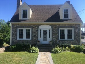 Exterior detail - Three Schooners, an oasis just steps from downtown Boothbay Harbor (Boothbay Harbor)