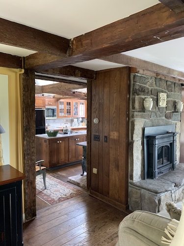 Mt Snow for families! Sprawling home, great views, skiing, snowmobiling, hiking