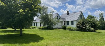 Mt Snow for families! Sprawling home, great views, skiing, snowmobiling, hiking