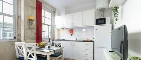 Refrigerador, microondas, horno, placa de cocina