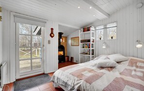 3 bedrooms, travel crib, free WiFi