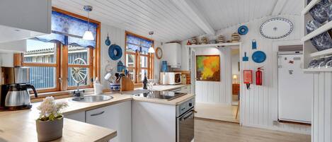 ثلاجة، فرن، موقد طهي مسطح، غسالة أطباق