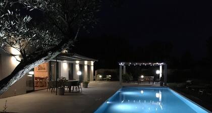 Superb single-storey villa with trendy decorPROMO SPECIALE JUNE 10% OFF
