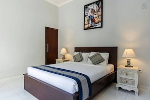 3 bedrooms, iron/ironing board, internet, bed sheets