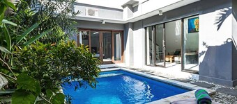 Cozy 3 bedroom Villa close to double six beach