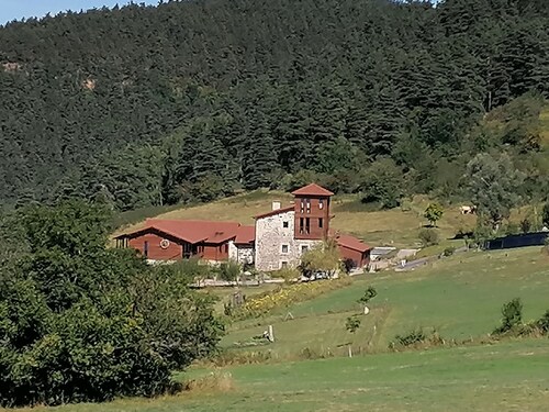 chalet mitoyen  à 1000 m d'altitude situé à 800 m d'une  station 10 min d'Evian