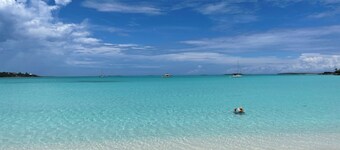 Exuma Sol - Stunning Views from this Oceanfront Beach Cottage