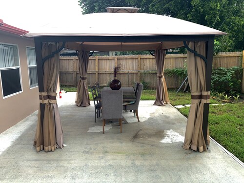 HIDDEN GEM! 5BR/3B family-friendly and laundry